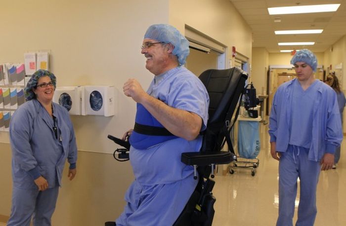Orthopedic surgeon Dr. Ted Rummel was devastated with the news of a blood-filled cyst on his spine in 2010 that would eventually burst and lead to his paralyzation from the waist down. Despite the complications, however, the dedicated doctor has managed to find a way to continue working in the operating room through the use of an electric stand-up wheelchair.